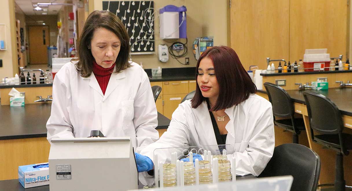 Senator Cantwell and STEM Student