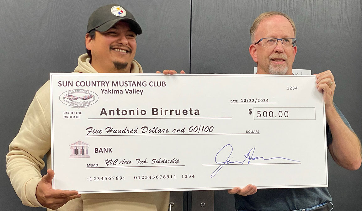 Antonio Birrueta accepts scholarship award