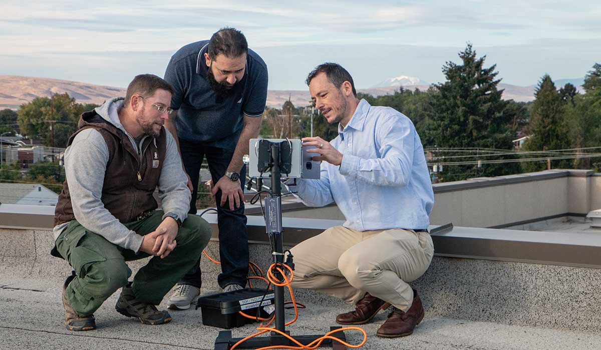 Installation of monitoring station