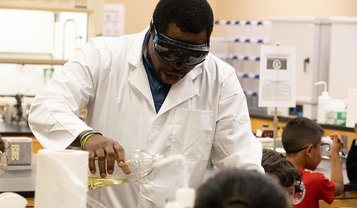 Emeka Udenze shows students an experiment