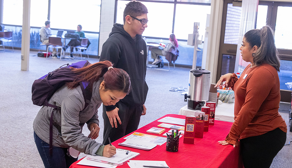 Pathway Navigator Bertha Gonzalez speaks with students about various pathways and events at YVC.