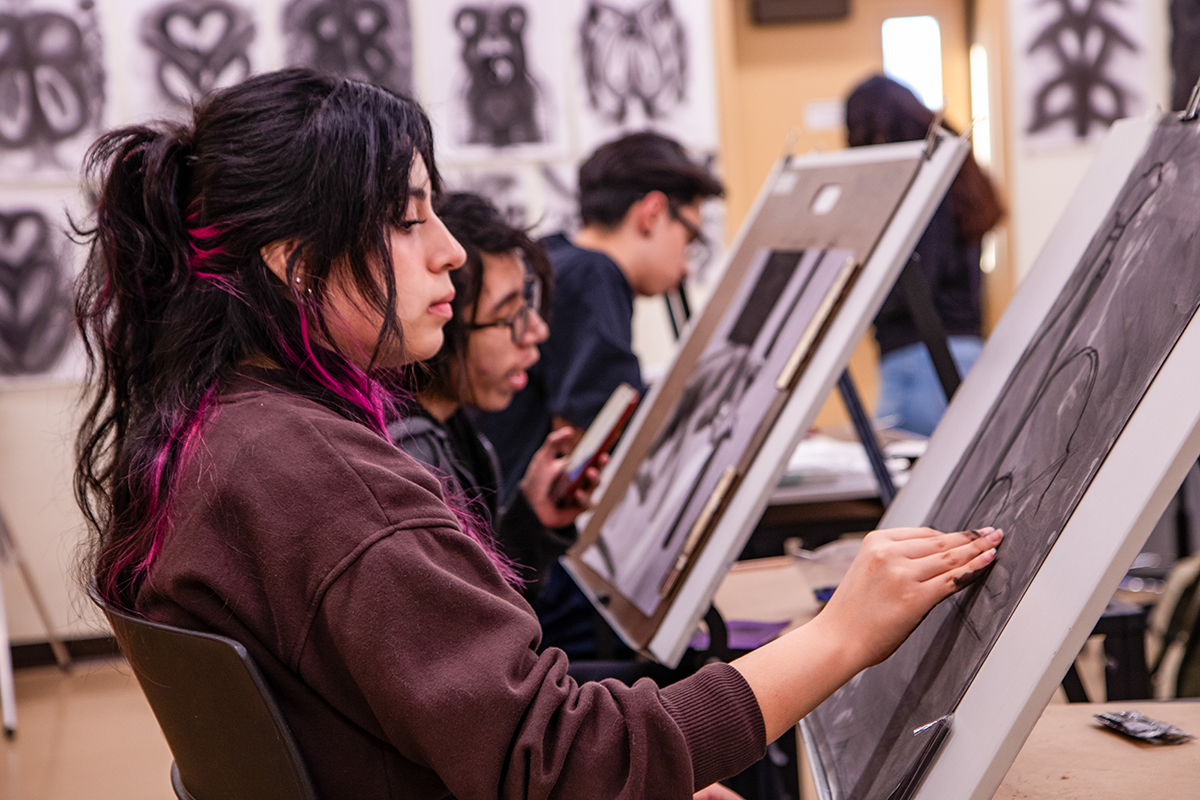 Students in an art class on the Grandview Campus